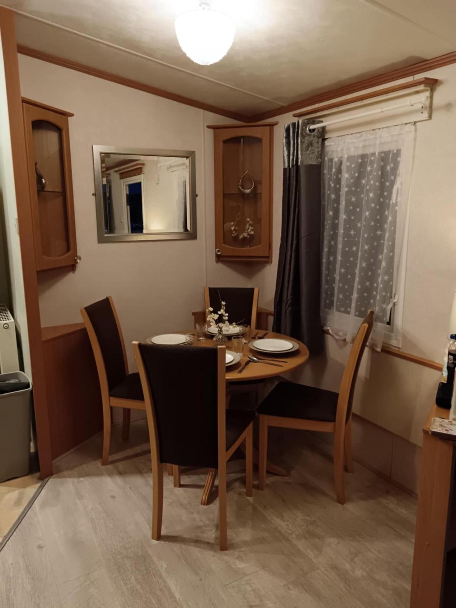 Lovely 3 Bedroom 8 Berth Caravan In Rhyl Eksteriør billede